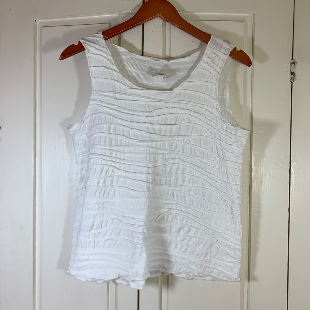 Carol Turner Collection White Textured Ripple Tank Top Sleeveless Medium USA